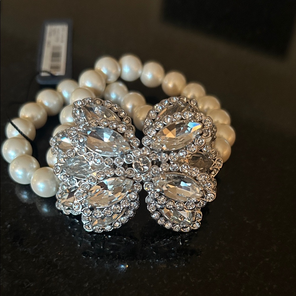 NWT Ann Taylor Crystal and Pearl Cluster Bracelet